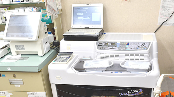 笹下薬局の調剤器具