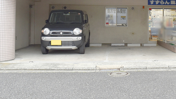 笹下薬局の駐車場