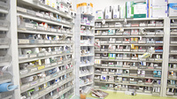 白根薬局の薬棚