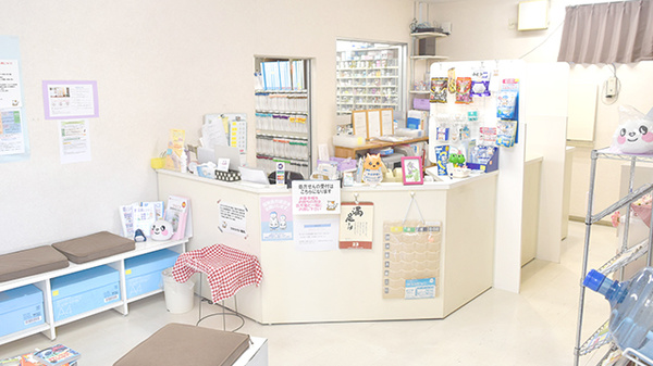 新成堂　かみかわい薬局の受付/カウンター
