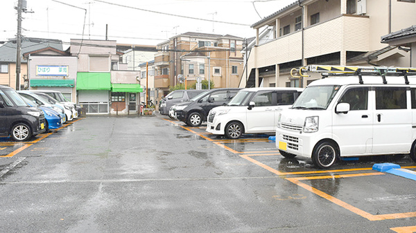訪問薬樹薬局　瀬谷の駐車場