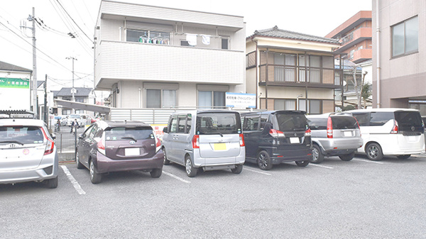 薬樹薬局　いずみ中央の駐車場
