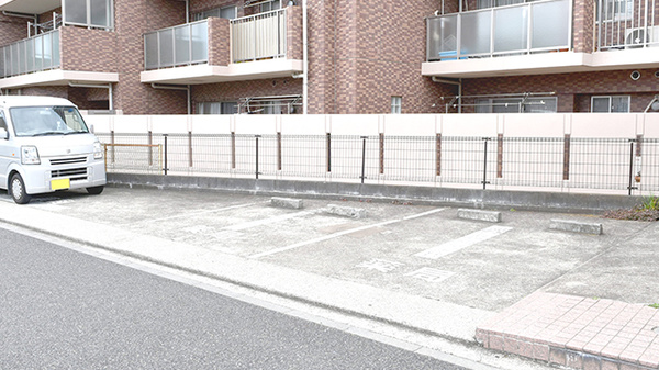 薬樹薬局　いずみ中央2号店の駐車場