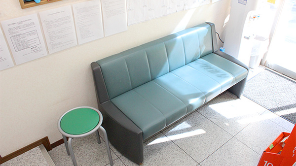 青葉緑山薬局の待合スペース