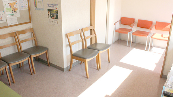 阪神調剤薬局　都筑店の待合スペース