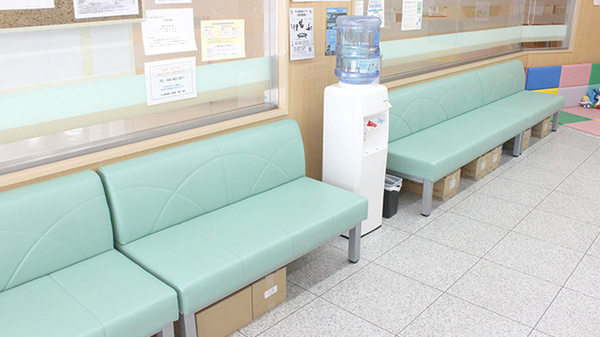 中川駅前薬局の待合スペース