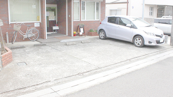 株式会社あさひ薬局　比々多店の駐車場
