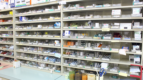 ヤマグチ薬局　海老名中央店の薬棚