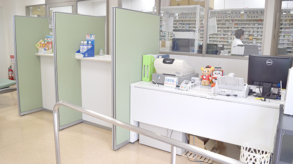 港町薬局の受付/カウンター