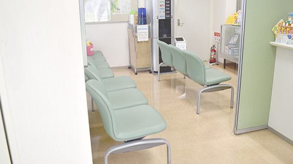 港町薬局の待合スペース