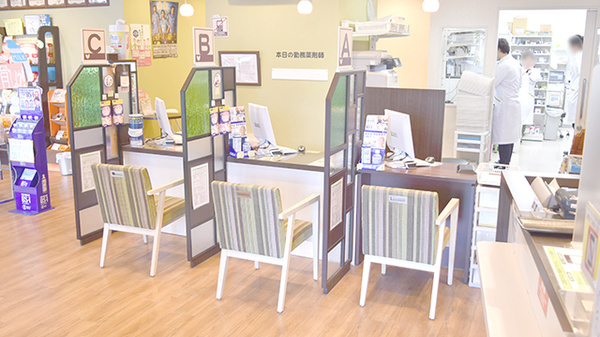 健ナビ薬樹薬局　鹿島田2号店の受付/カウンター