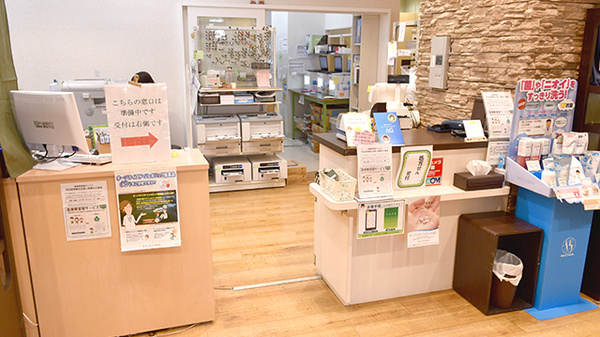 健ナビ薬樹薬局　鹿島田の受付/カウンター