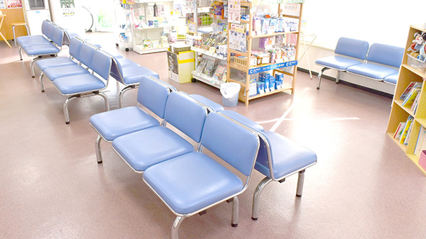 薬樹薬局　小杉の待合スペース