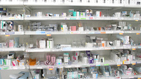 稲垣薬局　帝京溝口店の薬棚