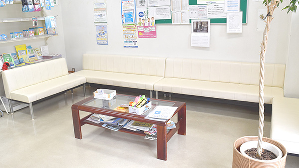千代ヶ丘調剤薬局の待合スペース