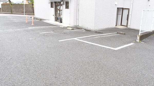 千代ヶ丘調剤薬局の駐車場