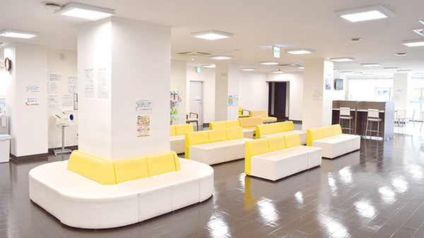 キリン堂薬局 新百合ヶ丘店の待合スペース