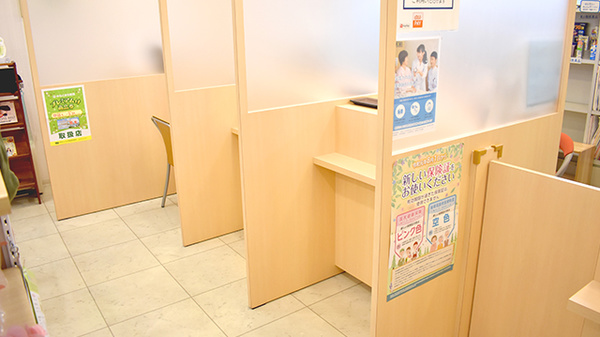 メッツ西堀薬局の受付/カウンター
