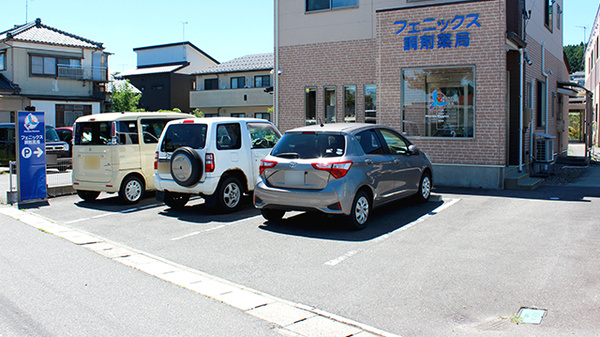 フェニックス調剤薬局の駐車場