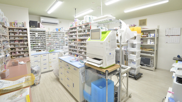 ケンユウ西蒲薬局の調剤室