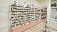 ケンユウ西蒲薬局の薬棚