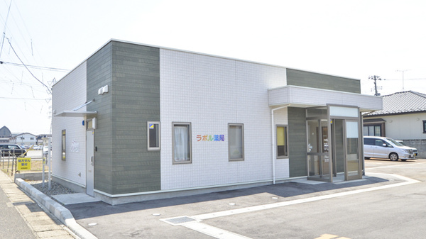 ラポル薬局の外観
