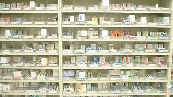 あさひ薬局浦店の薬棚