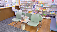 中央調剤薬局大町店の待合スペース