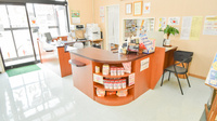 自然堂つるや薬局春日山店の受付/カウンター