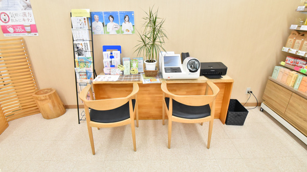 自然堂つるや薬局春日山店の血圧計