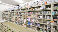 エムケイ薬局　さいがた店の薬棚