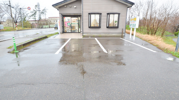 エムケイ薬局　さいがた店の駐車場