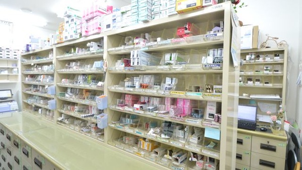 エムケイ薬局　かきざき店の薬棚