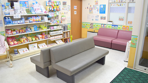 中央調剤薬局藤野店の待合スペース