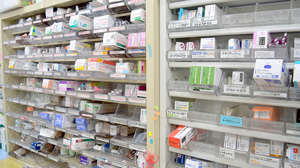 中央調剤薬局藤野店の薬棚