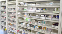 中央調剤薬局石橋店の薬棚