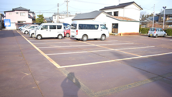 メッツ嵐南薬局の駐車場