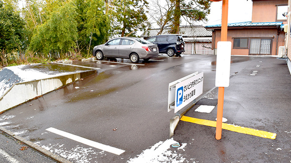 うえかり薬局の駐車場