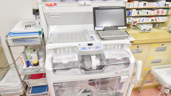 自然堂つるや薬局新井店の調剤器具