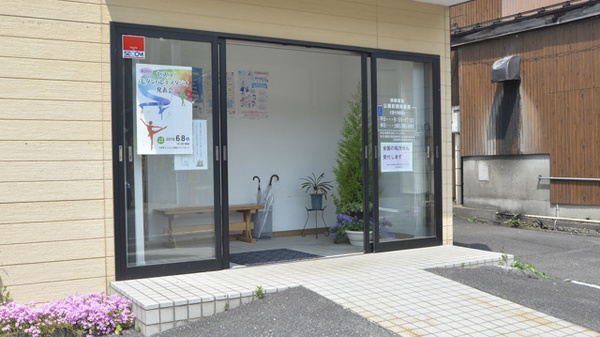 公園前調剤薬局の入口