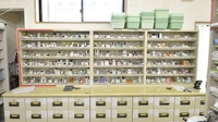 公園前調剤薬局の薬棚