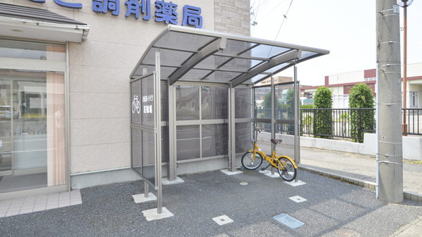 あたご調剤薬局の駐輪場