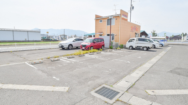 すまいる薬局の駐車場