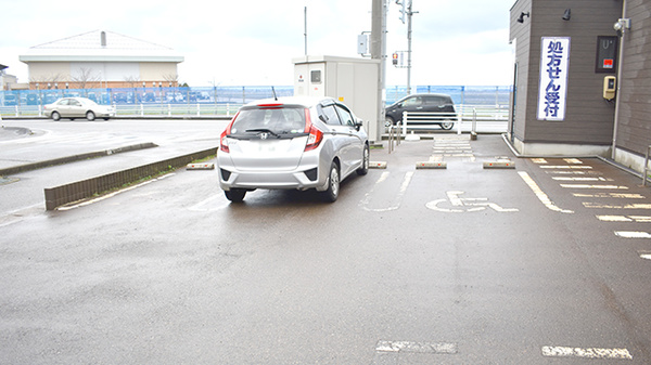 メッツ胎内薬局の駐車場