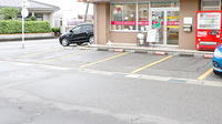 ひばり薬局の駐車場