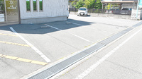 本郷はなの木薬局の駐車場