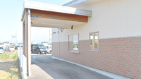 西尾薬局富崎店のドライブスルー