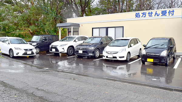 たんぽぽ薬局　伏木店の駐車場