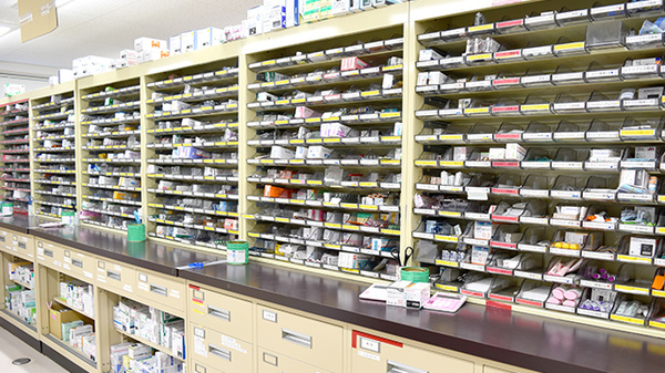 たんぽぽ薬局　伏木店の薬棚
