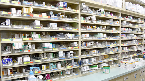 たんぽぽ薬局　砺波店の薬棚